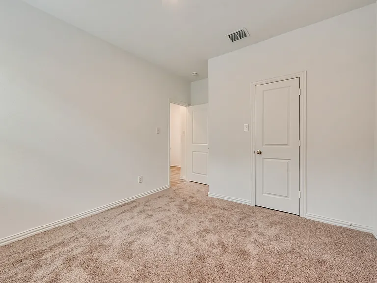1833 Lake Grove Dr — Photo 20