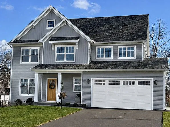 7 Naples Ct, Troy, NY 12180