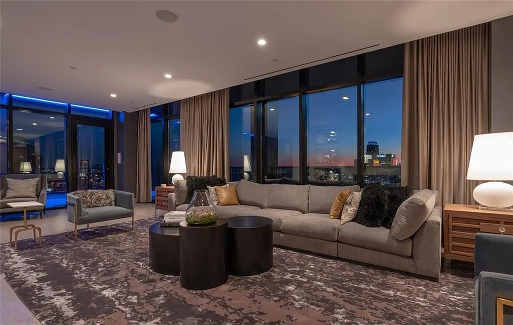 2 bed, 2.0 bath, 994 sqft, $2,956 — Photo 4