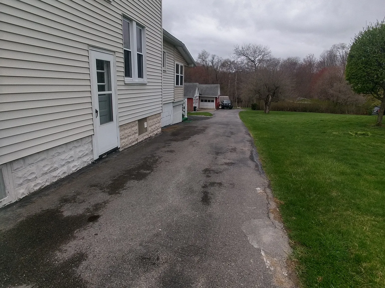 3 bed, 1761 sqft, $1,100 — Photo 3