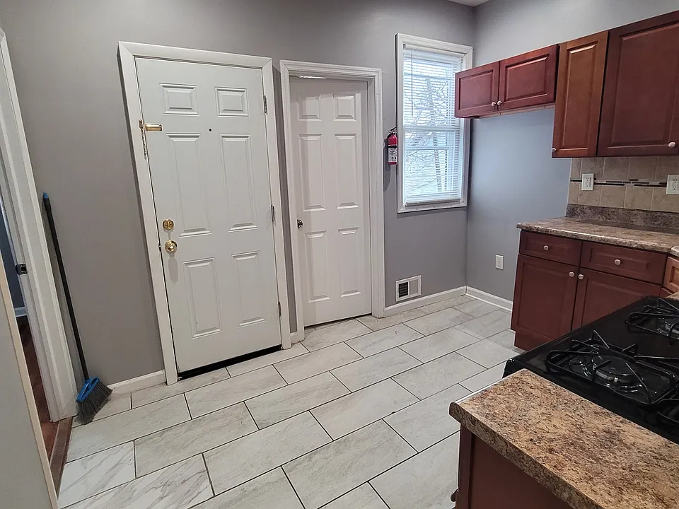 346 Seymour Ave #1