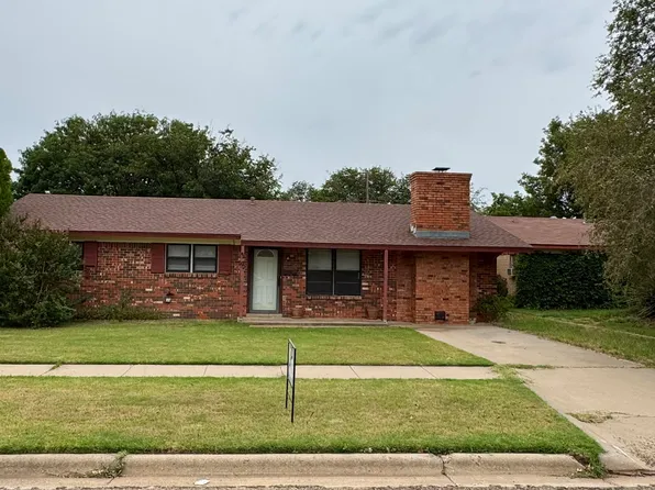 1315 Navajo Trl, Plainview, TX 79072