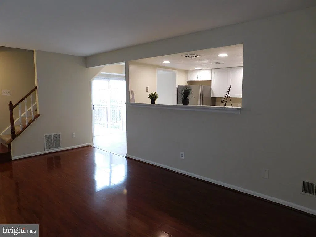2 bed, 1.0 bath, 966 sqft, $2,025 — Photo 4