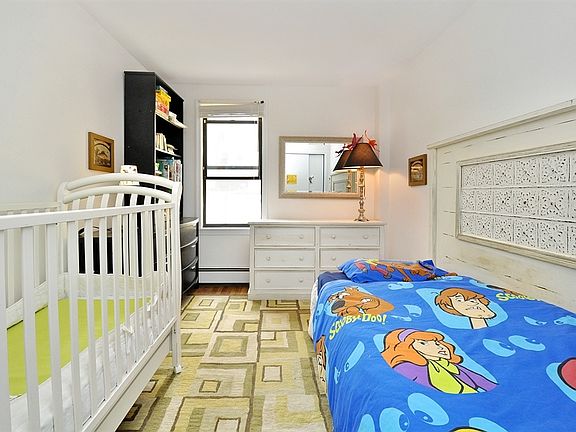 4th image of 87 President St