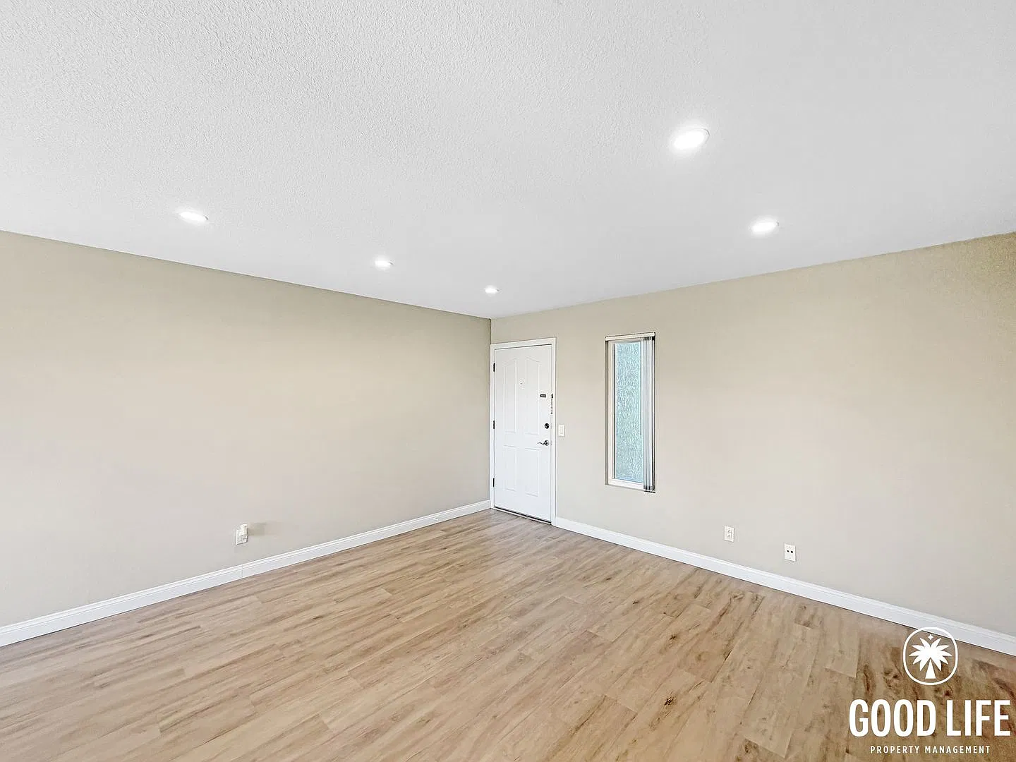 SD: Upstairs 2BD/2BA Condo in Oceanside w/ Lake Views, Balcony & In-Unit Laundry! — Photo 2