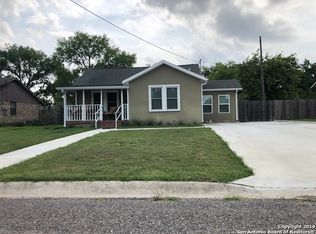 711 N Bond St, Karnes City, TX 78118