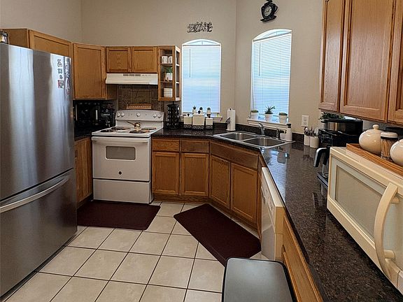 2nd image of 304 W Glen Meadow Dr