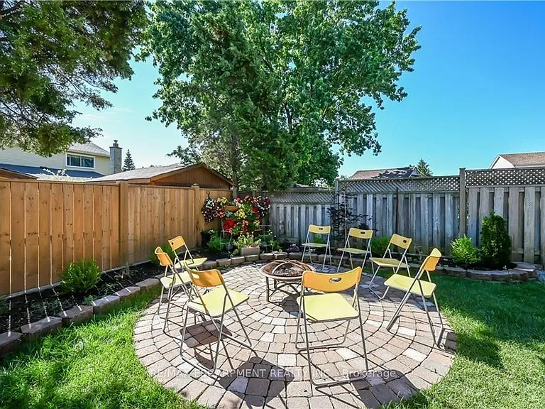 296 Winterberry Dr #LOWER — Photo 37