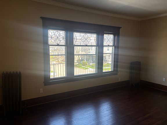 4th image of 413 Bird Ave #1