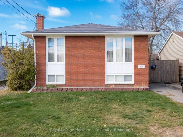 221 Lee Ave, North Bay, ON P1A 2K5