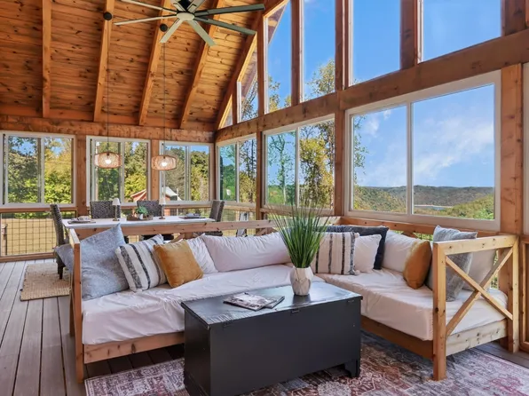 446 Oak Dr, Smithville, TN 37166