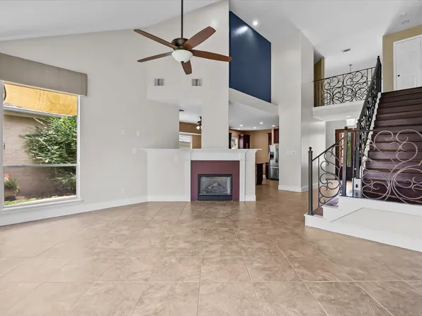 201 Lago Vista St, Kemah, TX 77565