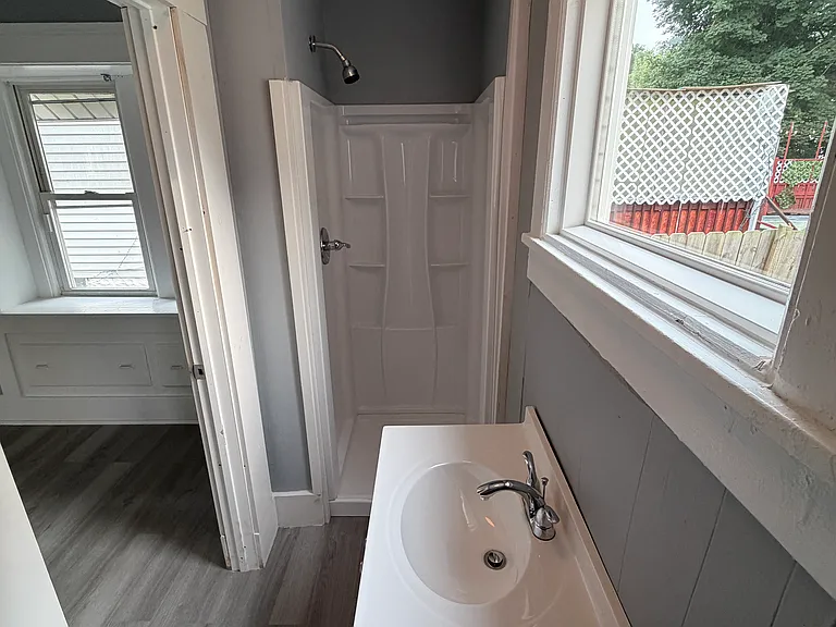 818 Sherman St — Photo 5