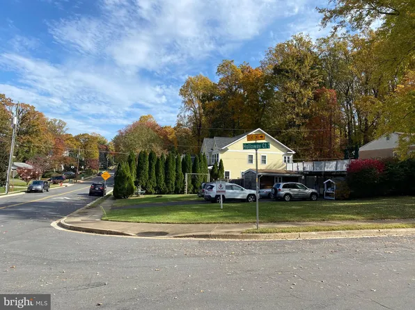 401 Holloway Ct NE, Vienna, VA 22180