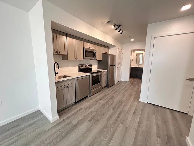 725 W Pratt St. — Photo 45