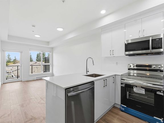 4th image of 15739 Fraser Hwy #112