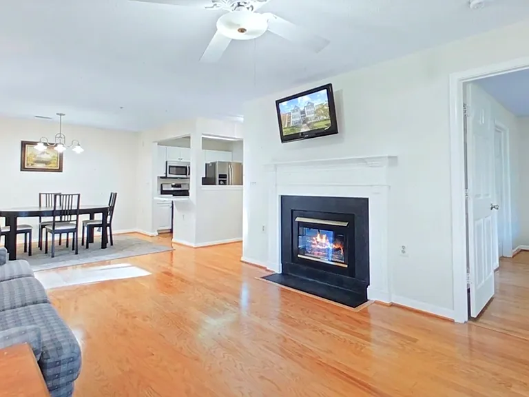10018 Vanderbilt Cir #4 — Photo 9