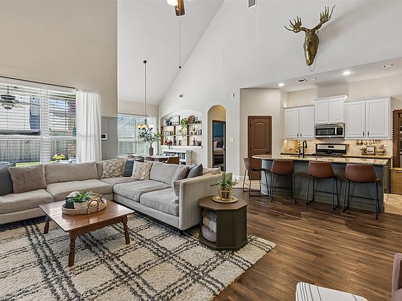 4th image of 906 Baldcypress Dr
