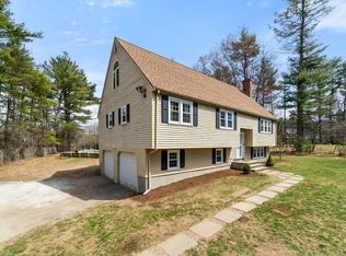 4 W Pine Dr, Walpole, MA 02081