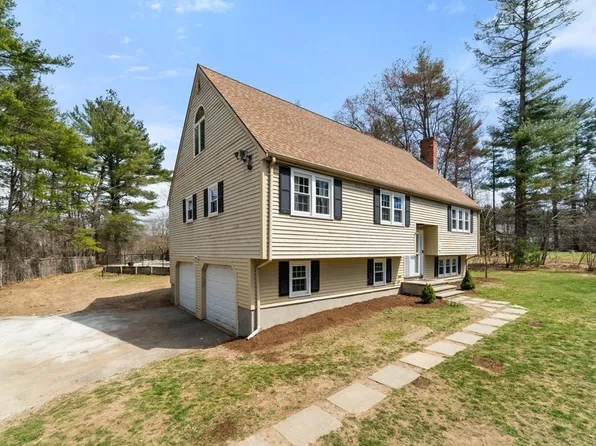 4 W Pine Dr, Walpole, MA 02081