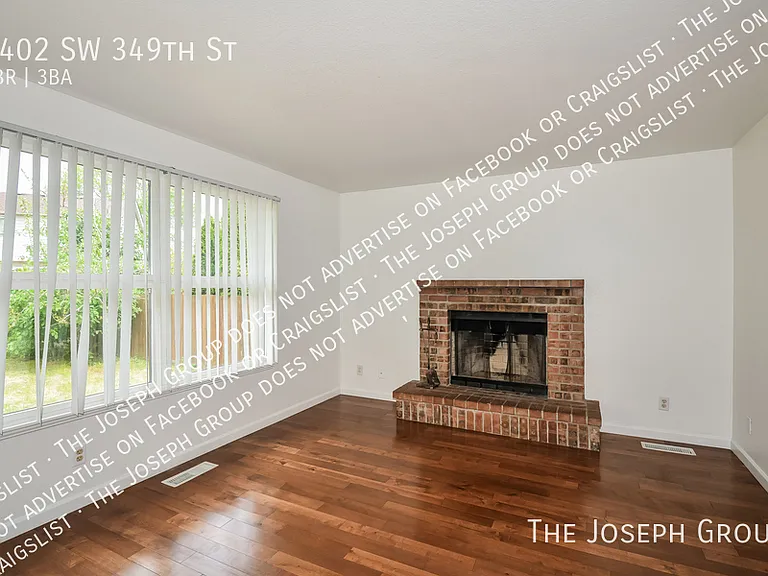 1402 SW 349th St — Photo 2