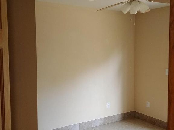 4th image of 1118 Narrow Ln #37604