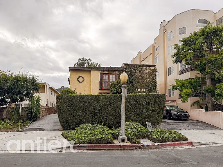 14271 Dickens St #F8 — Photo 22