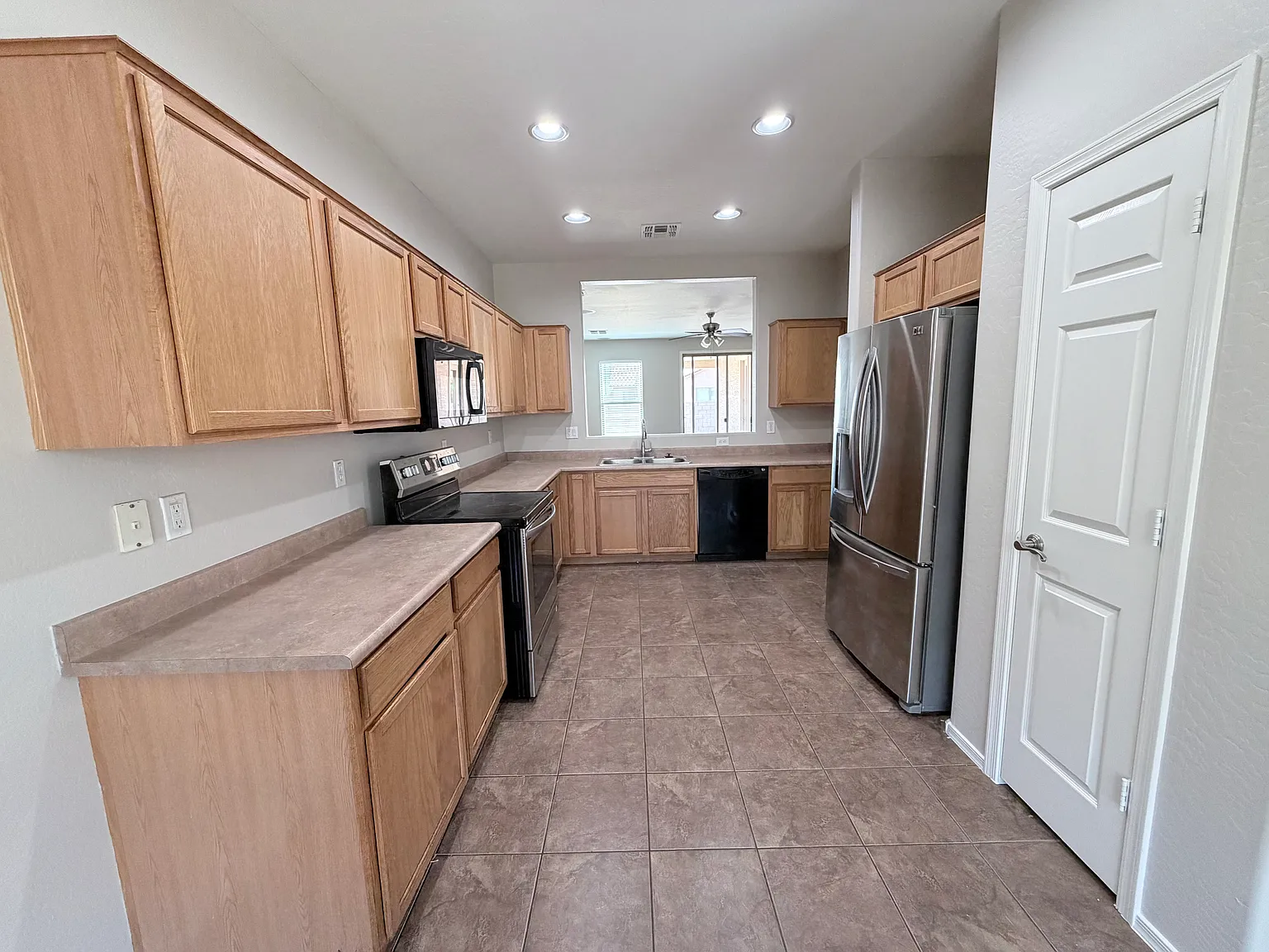 4 bed, 1702 sqft, $2,500 — Photo 4