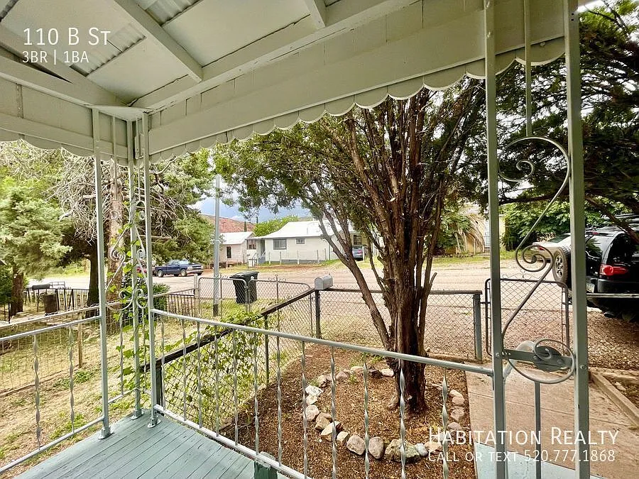 3bed/1 bath + office/den at Old Bisbee! Renovated, garage, enclosed yard, lots of storage! — Photo 4