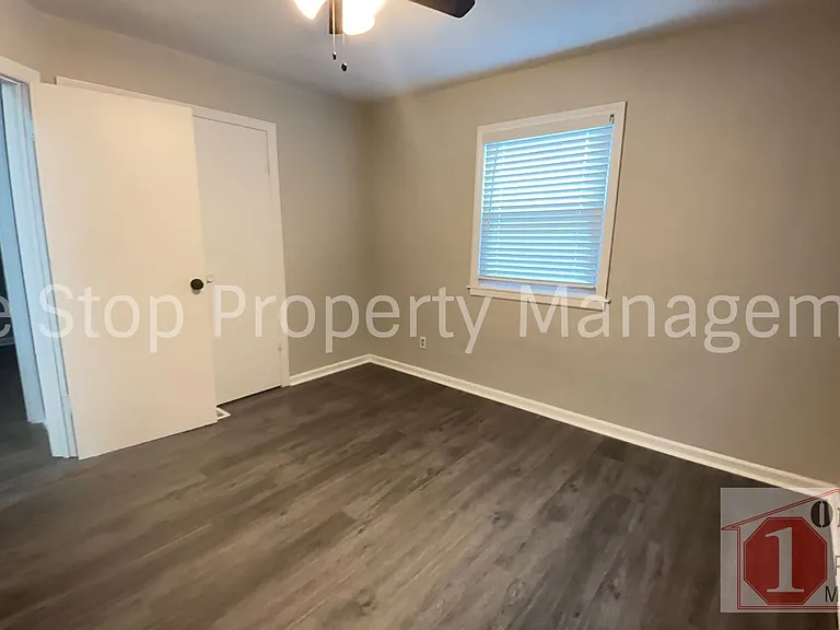 5714 NE 49th St — Photo 13