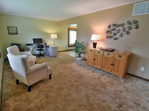 5th image of 691 Lakeland Dr