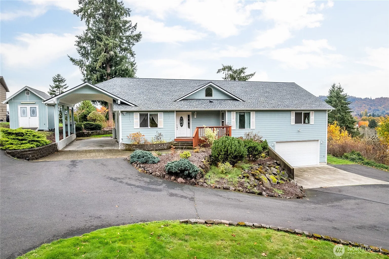 2820 36th Avenue photo 1