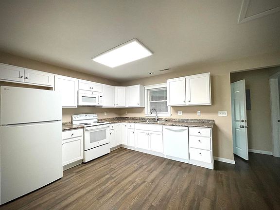 3rd image of 810 S Bentley St