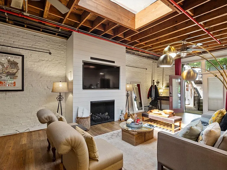 585 White Cir #402 — Photo 7