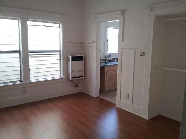 2210 W Jefferson Blvd — Photo 1