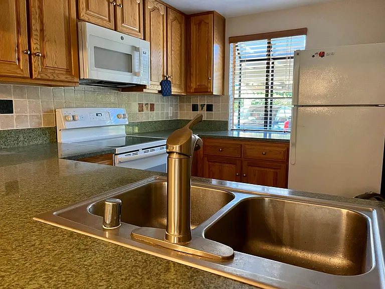 417 Eastgate Ln — Photo 4