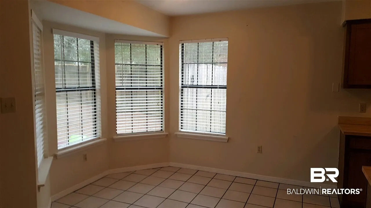 3 bed, 2.0 bath, 1283 sqft, $1,650 — Photo 4