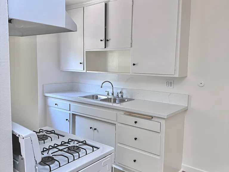 6621 Hazeltine Ave #1 — Photo 9