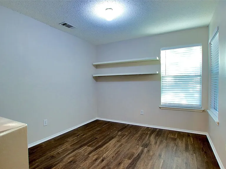 147 Southlake Dr — Photo 12