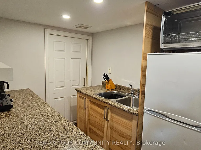 46 Courtland Cres #BASEMENT — Photo 6