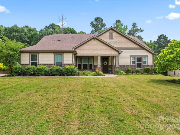 137 Leaning Tower Dr, Mooresville, NC 28117
