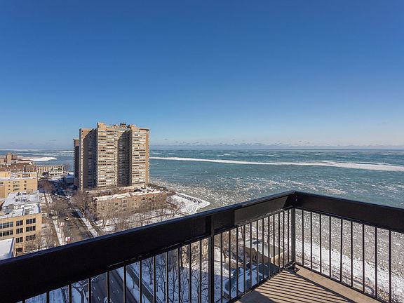 2nd image of 6166 N Sheridan Rd APT 12E