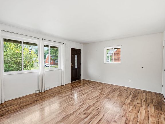 4th image of 7141 Bluecrest Dr