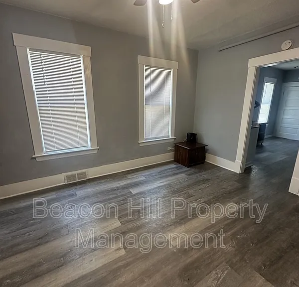 1212 E 71st St — Photo 4