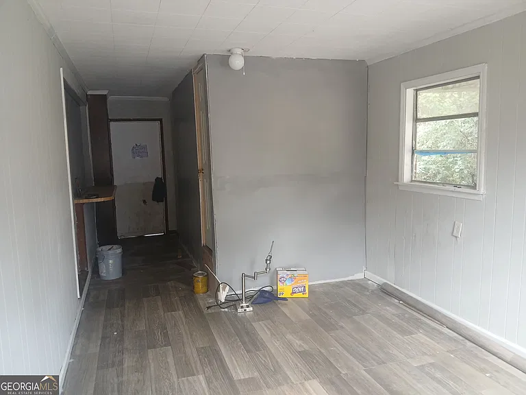 1387 Dewey St — Photo 10