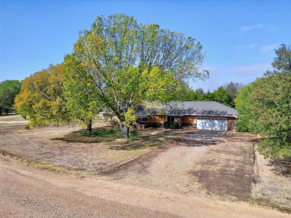 1st image of 3 Oakwood Ln
