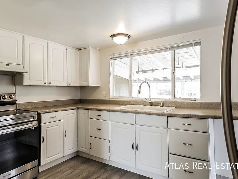 628 S Stuart St — Photo 3