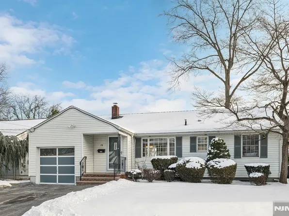 79 Harrington St, Bergenfield, NJ 07621