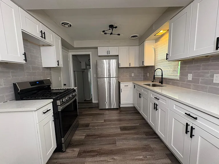 1037 Keystone Dr — Photo 6