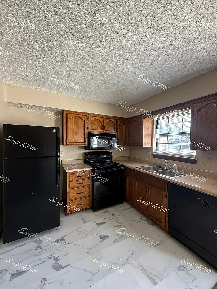2 bed, 1.5 bath, $1,320 — Photo 4